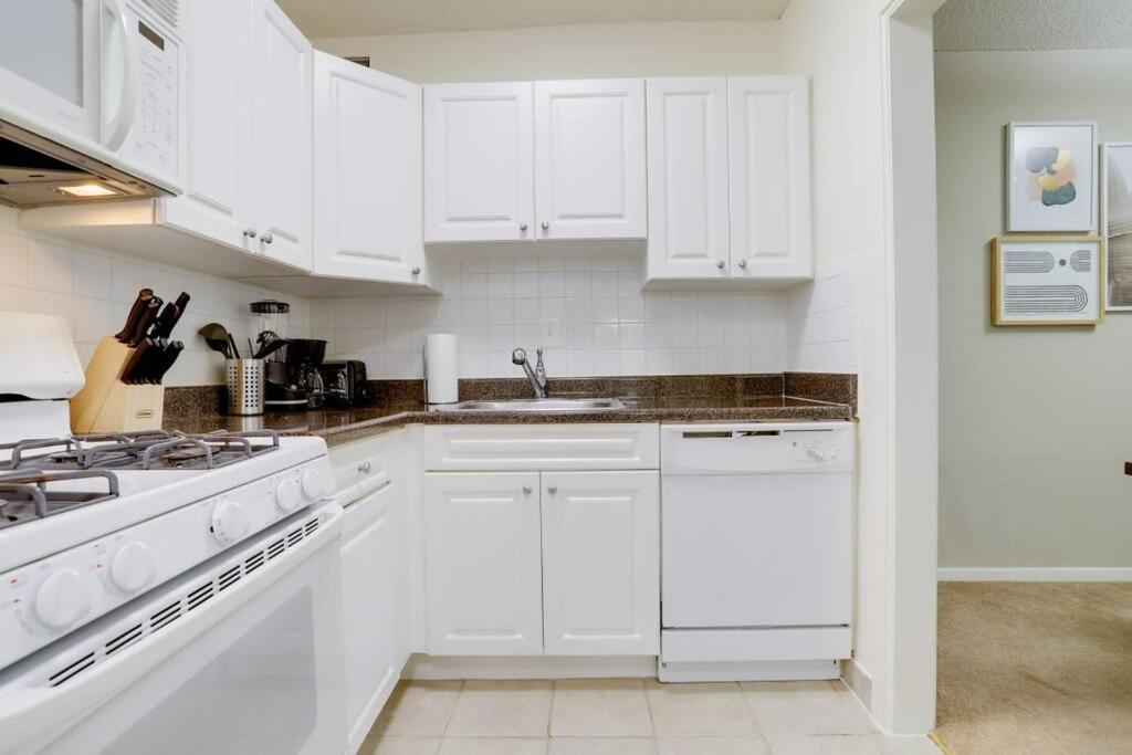 Awesome 1 Bedroom Apt + Den At Crystal City With Gym Arlington Ngoại thất bức ảnh
