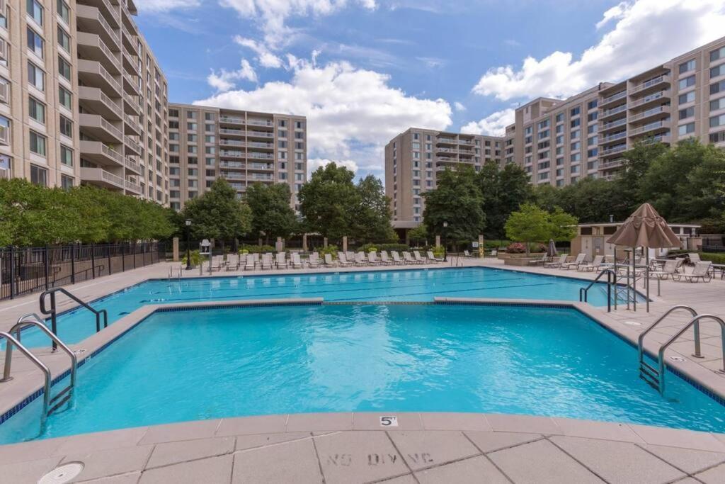 Awesome 1 Bedroom Apt + Den At Crystal City With Gym Arlington Ngoại thất bức ảnh