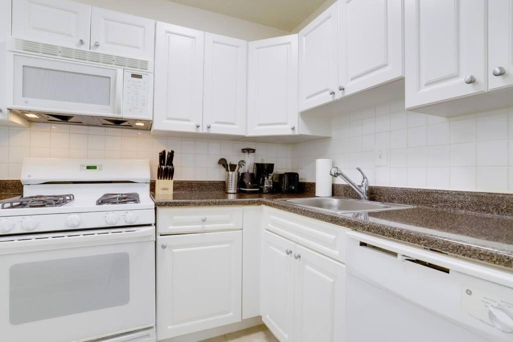 Awesome 1 Bedroom Apt + Den At Crystal City With Gym Arlington Ngoại thất bức ảnh